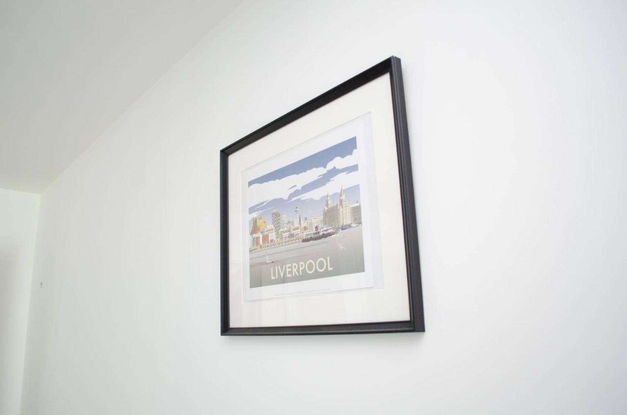 Serviced Apartment In Liverpool City Centre - Free Parking - Balcony - By Happy Days Esterno foto