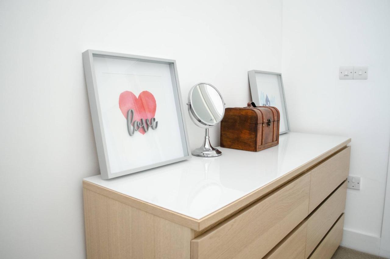 Serviced Apartment In Liverpool City Centre - Free Parking - Balcony - By Happy Days Esterno foto