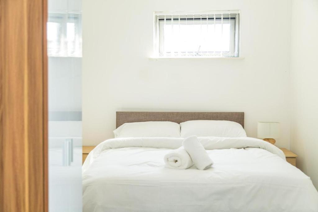 Serviced Apartment In Liverpool City Centre - Free Parking - Balcony - By Happy Days Esterno foto