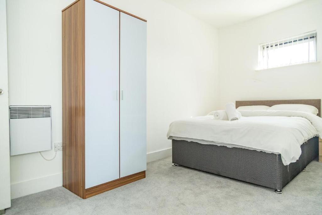 Serviced Apartment In Liverpool City Centre - Free Parking - Balcony - By Happy Days Esterno foto