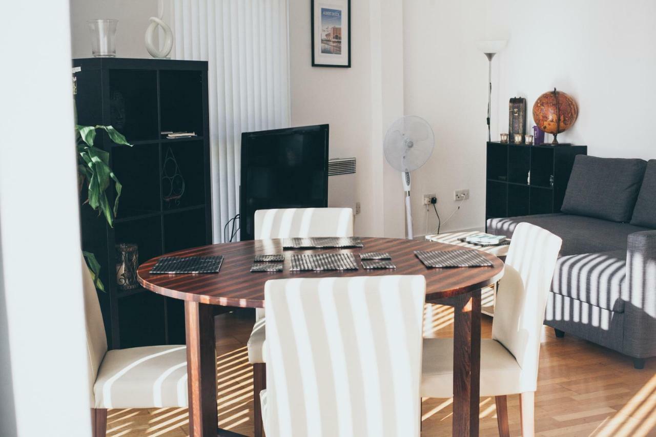 Serviced Apartment In Liverpool City Centre - Free Parking - Balcony - By Happy Days Esterno foto