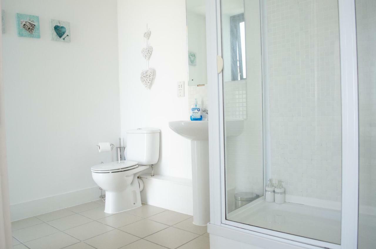 Serviced Apartment In Liverpool City Centre - Free Parking - Balcony - By Happy Days Esterno foto