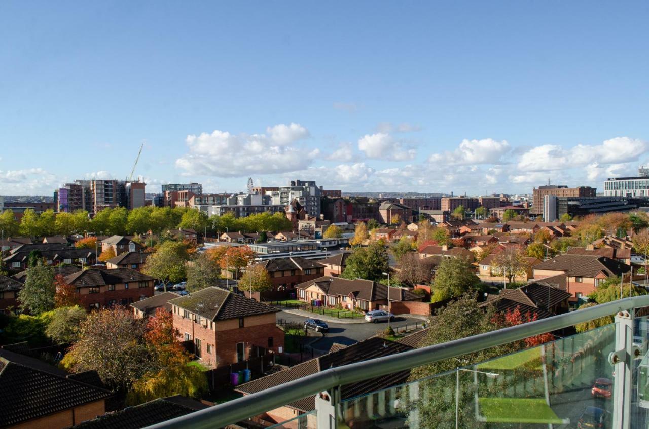 Serviced Apartment In Liverpool City Centre - Free Parking - Balcony - By Happy Days Esterno foto